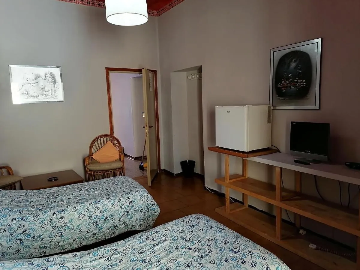 Trevisan House Hotel Vigevano 0*,  Italia